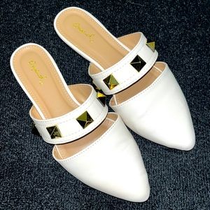 Cream studded mules / women’s flats